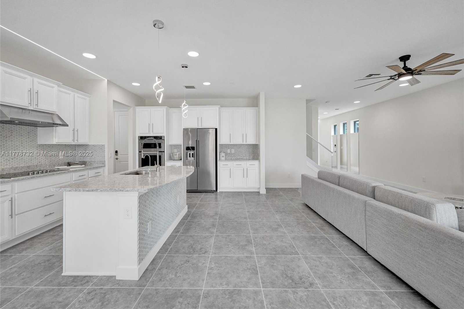 Small Image of 1348 SILK OAK DR, Hollywood Number 14
