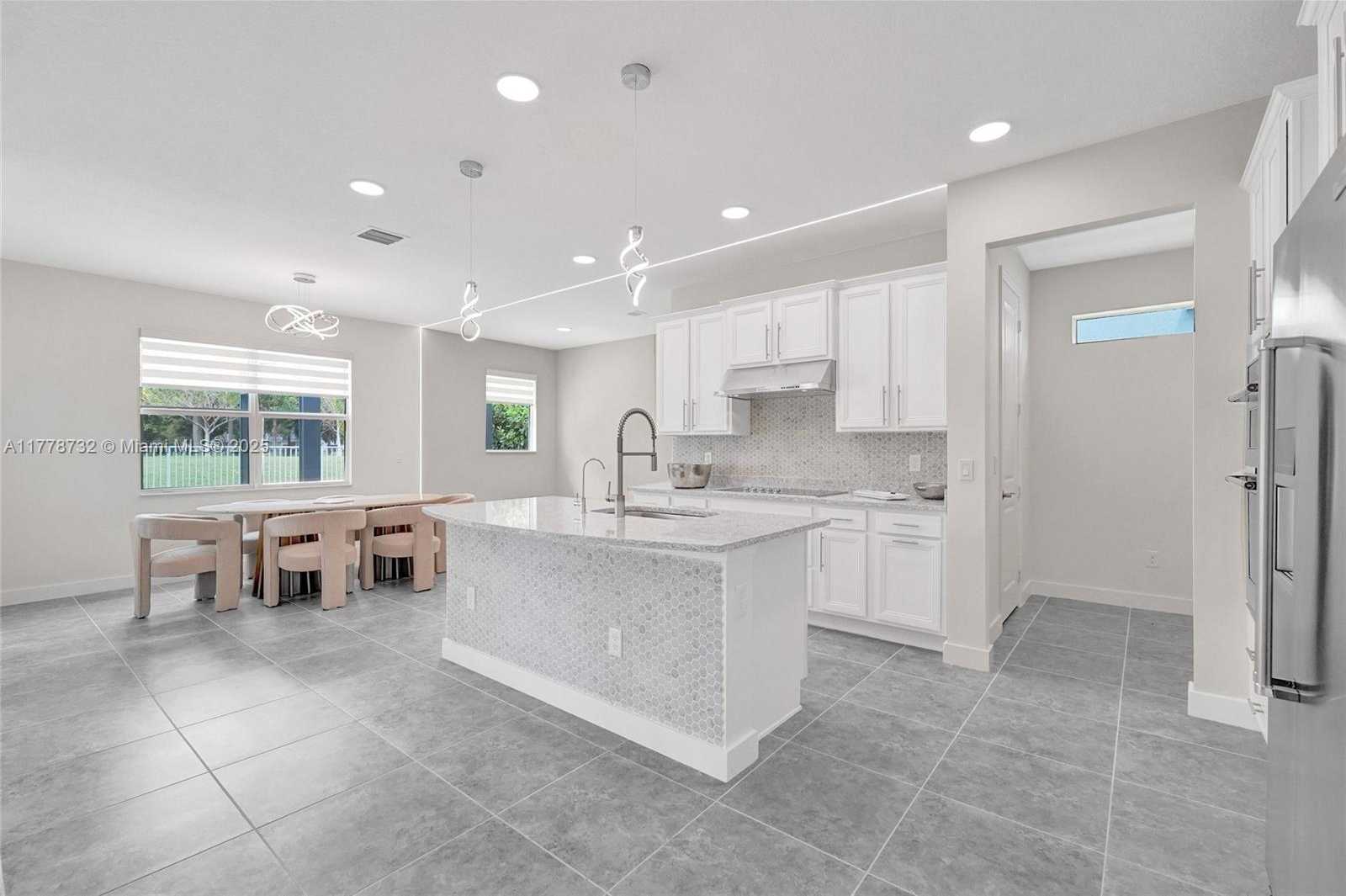 Small Image of 1348 SILK OAK DR, Hollywood Number 18