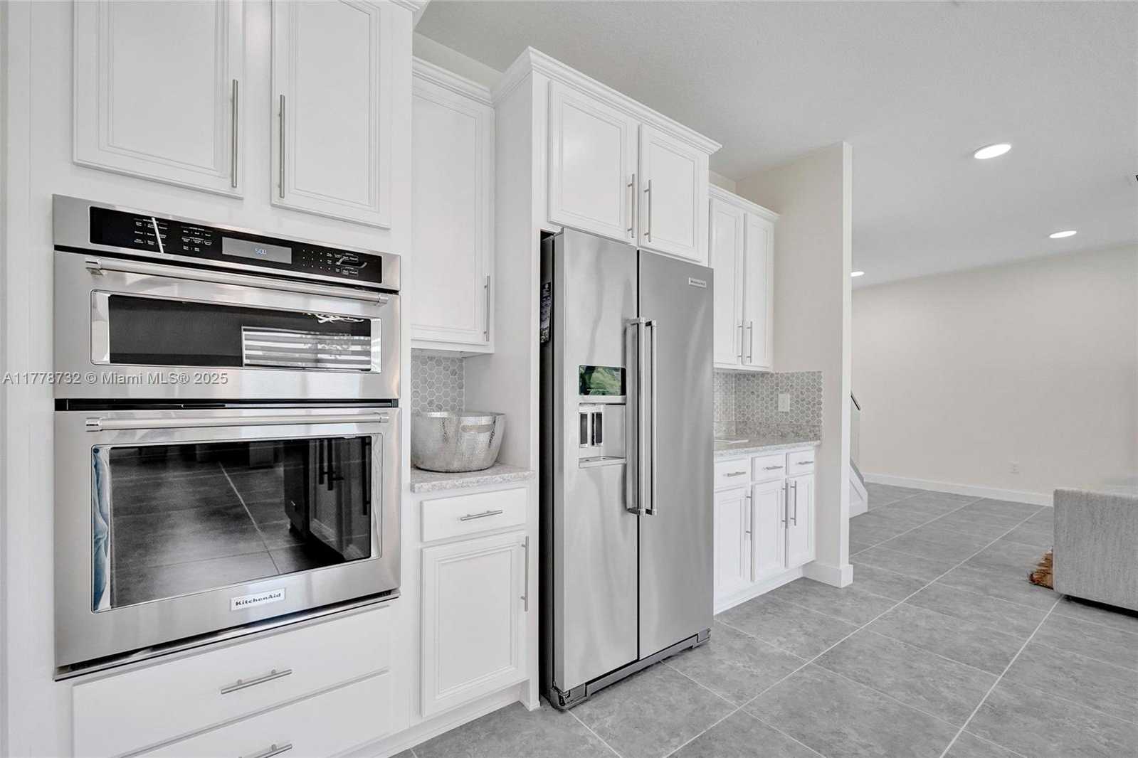 Small Image of 1348 SILK OAK DR, Hollywood Number 19