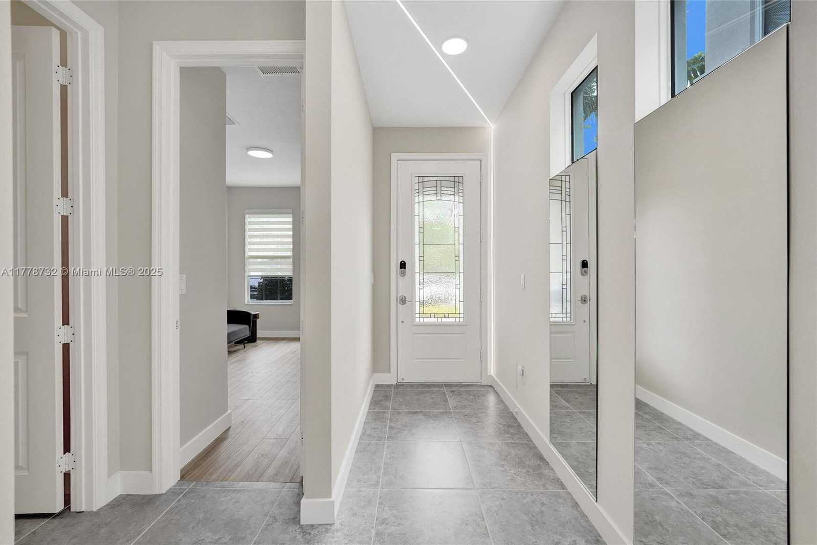 Small Image of 1348 SILK OAK DR, Hollywood Number 2