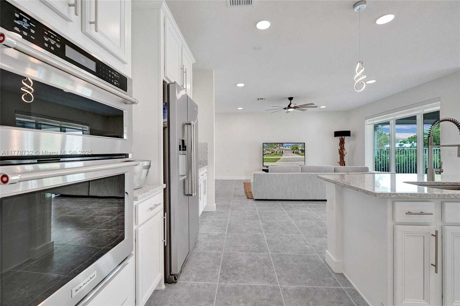 Small Image of 1348 SILK OAK DR, Hollywood Number 20