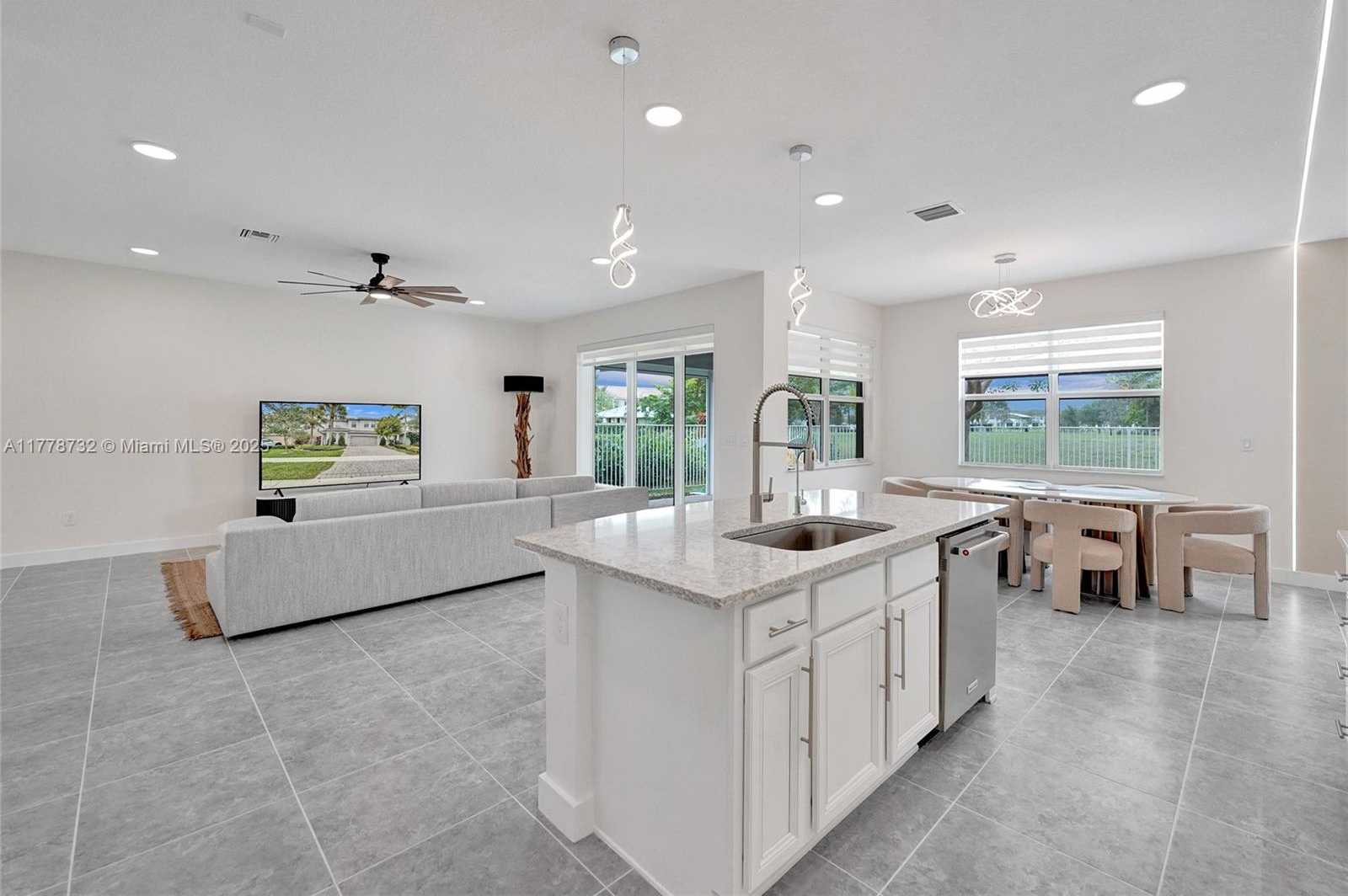 Small Image of 1348 SILK OAK DR, Hollywood Number 21