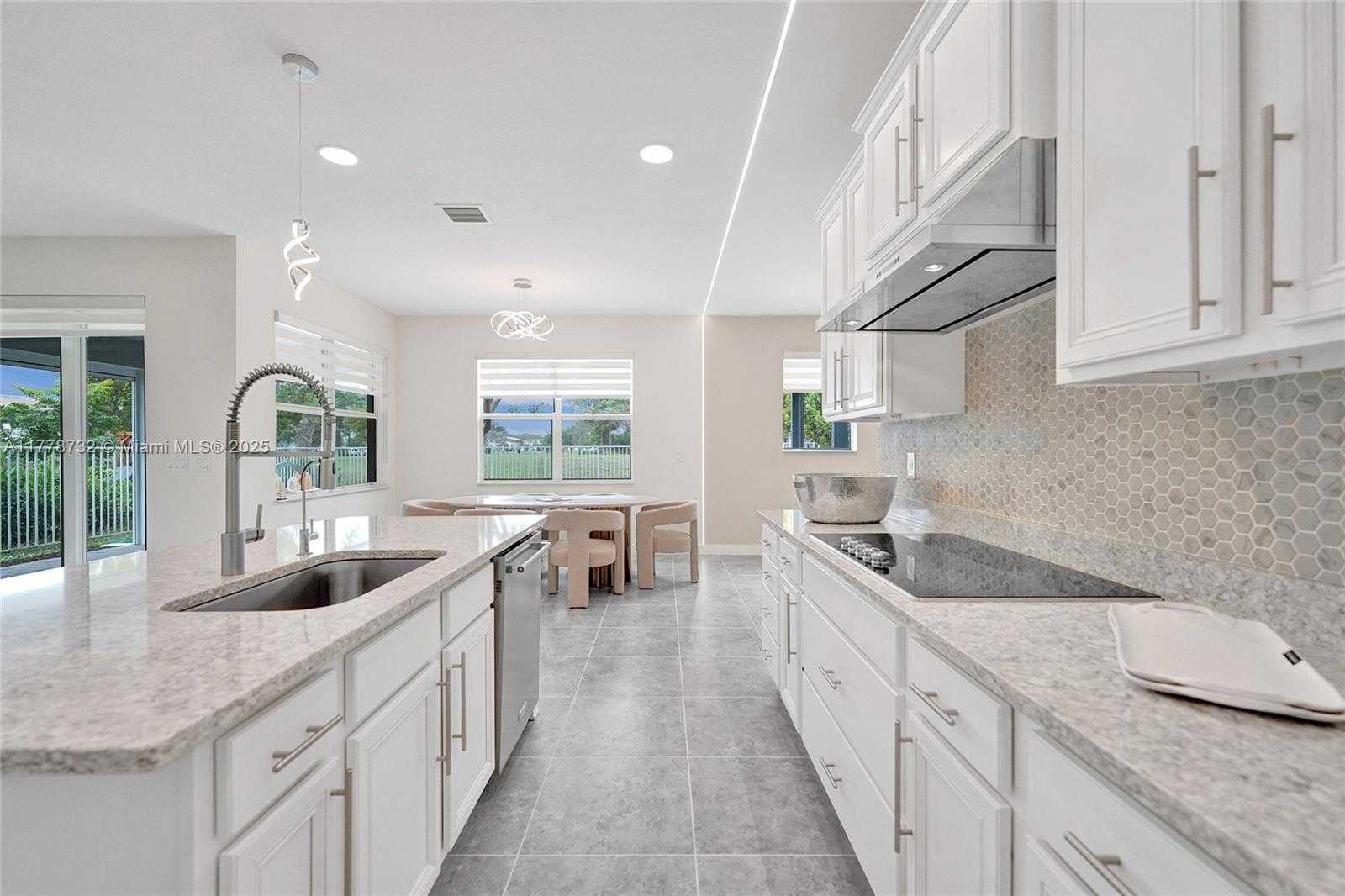 Small Image of 1348 SILK OAK DR, Hollywood Number 22