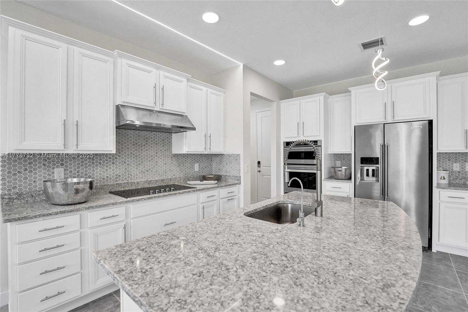Small Image of 1348 SILK OAK DR, Hollywood Number 25