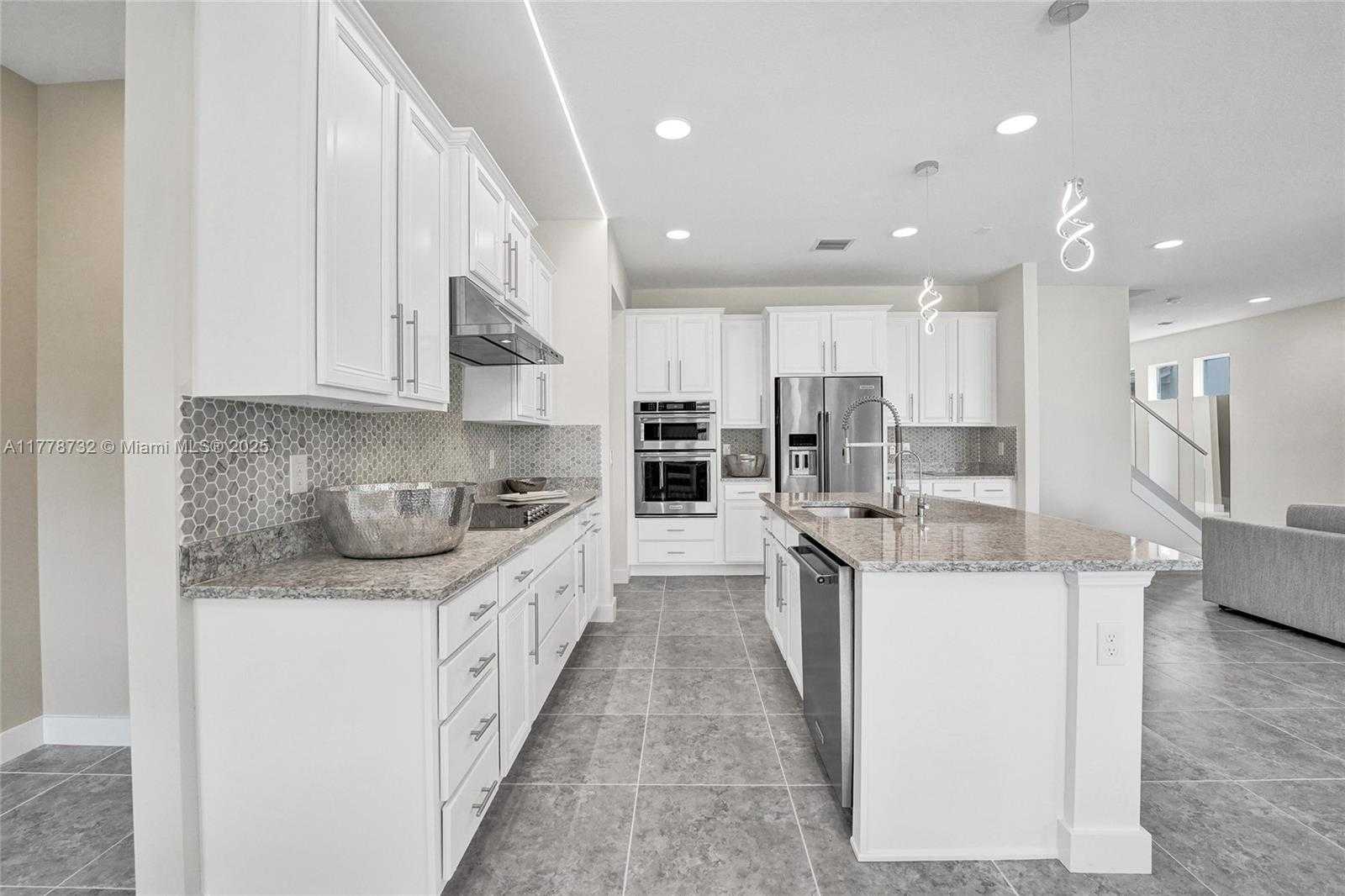 Small Image of 1348 SILK OAK DR, Hollywood Number 26