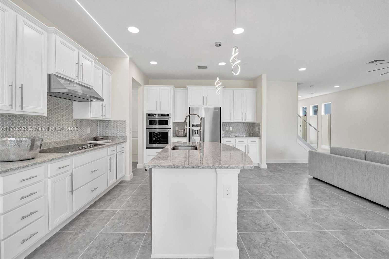 Small Image of 1348 SILK OAK DR, Hollywood Number 27