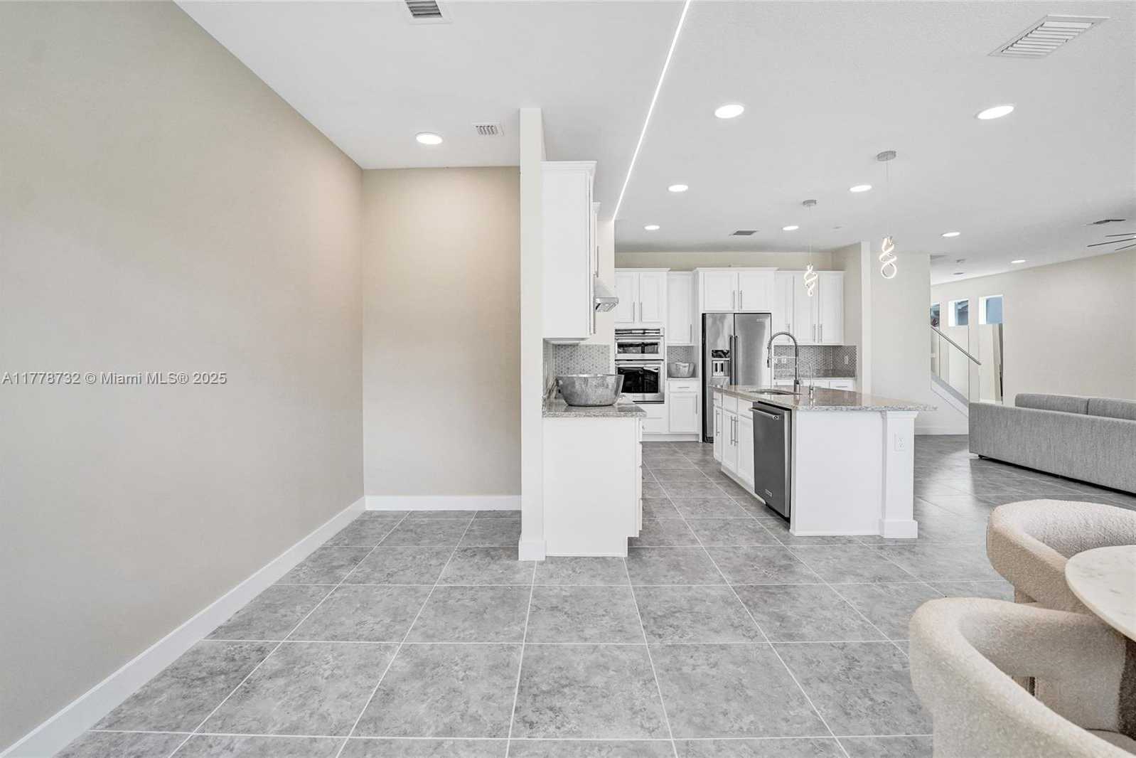 Small Image of 1348 SILK OAK DR, Hollywood Number 28
