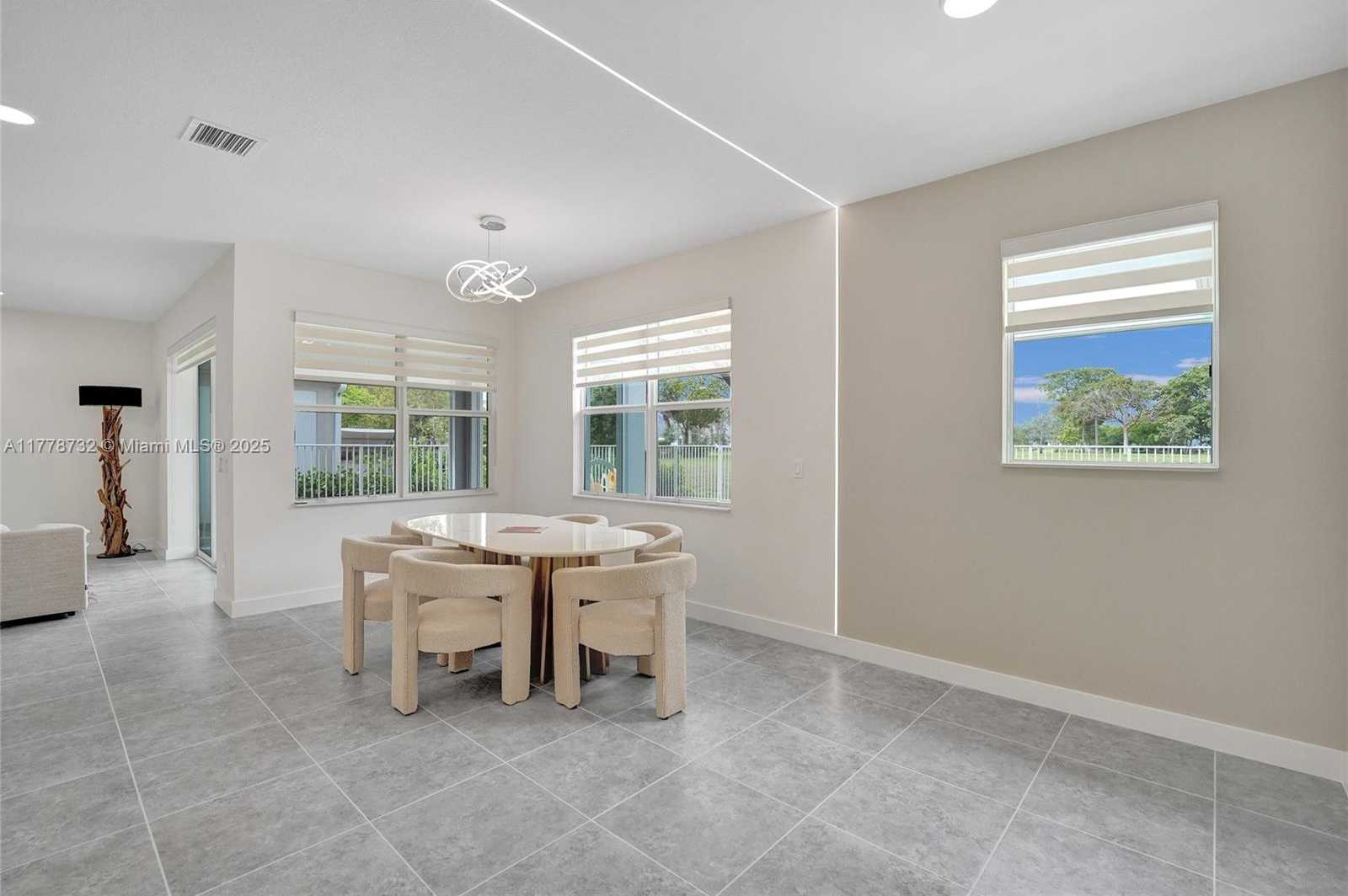 Small Image of 1348 SILK OAK DR, Hollywood Number 29