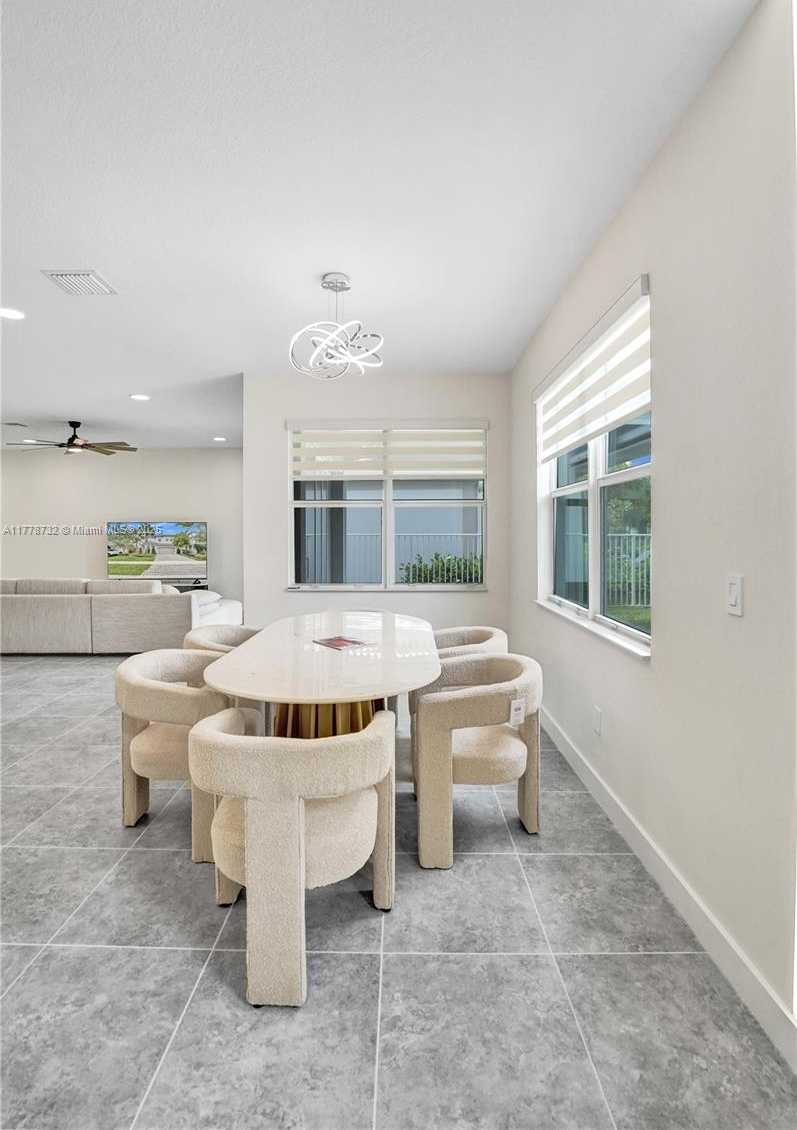 Small Image of 1348 SILK OAK DR, Hollywood Number 30