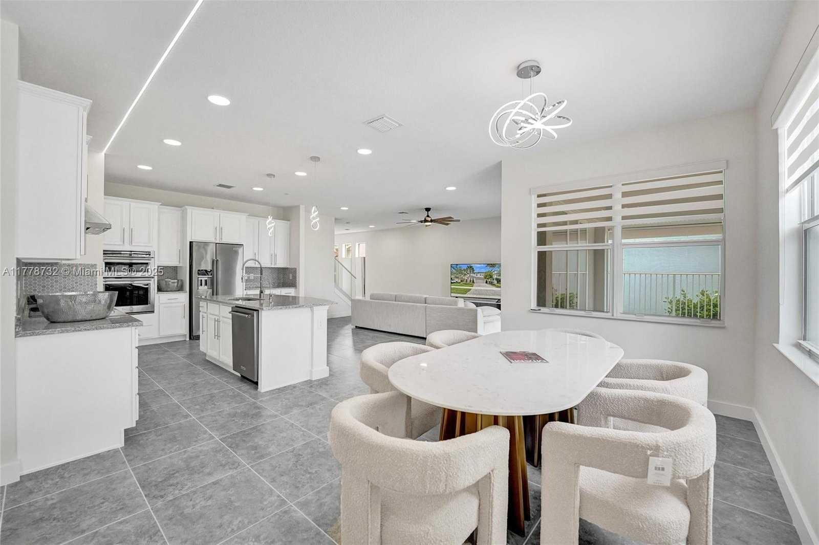 Small Image of 1348 SILK OAK DR, Hollywood Number 31