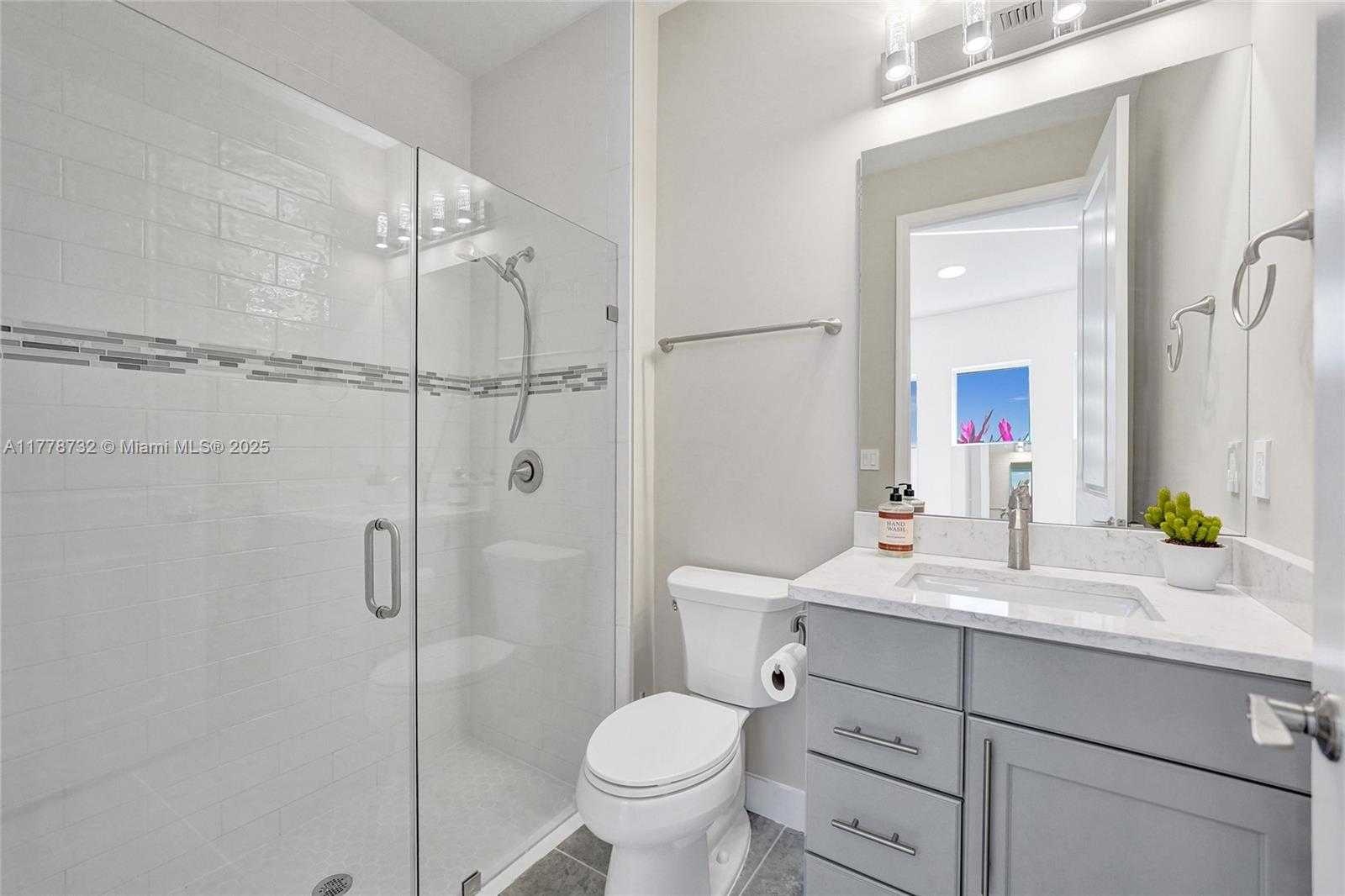 Small Image of 1348 SILK OAK DR, Hollywood Number 33
