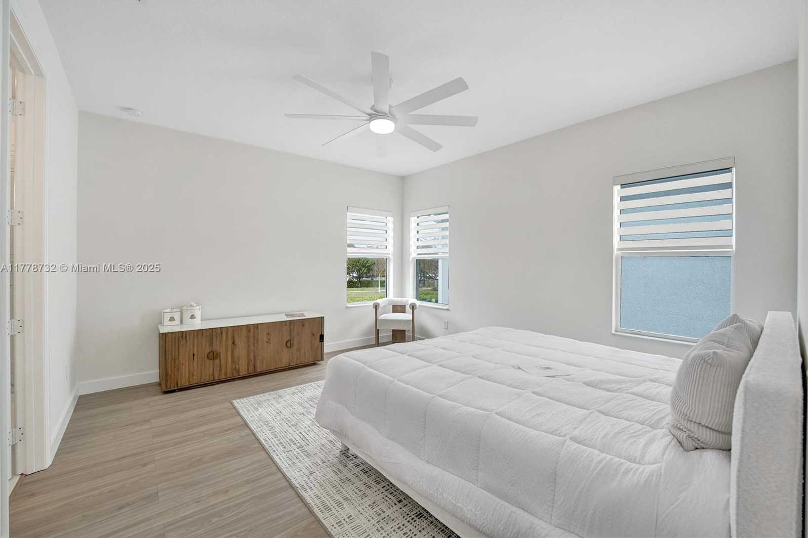 Small Image of 1348 SILK OAK DR, Hollywood Number 34