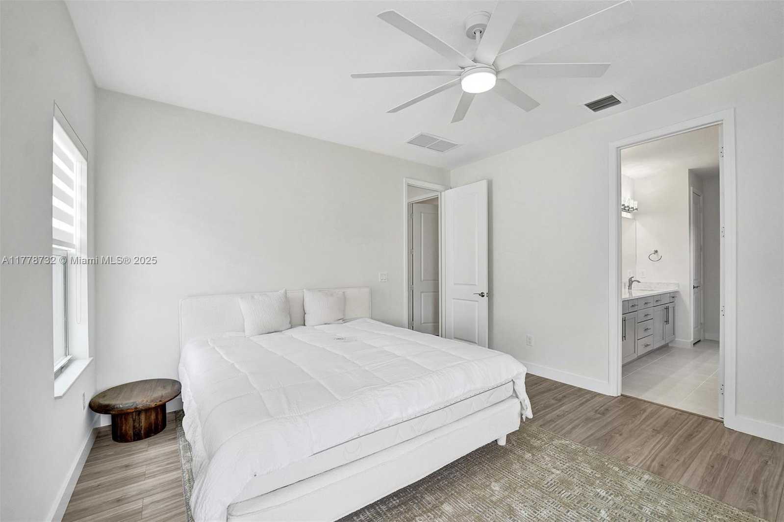 Small Image of 1348 SILK OAK DR, Hollywood Number 36