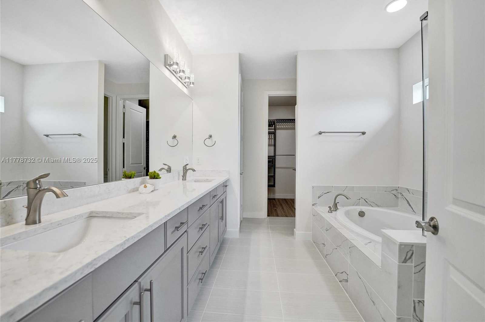 Small Image of 1348 SILK OAK DR, Hollywood Number 38