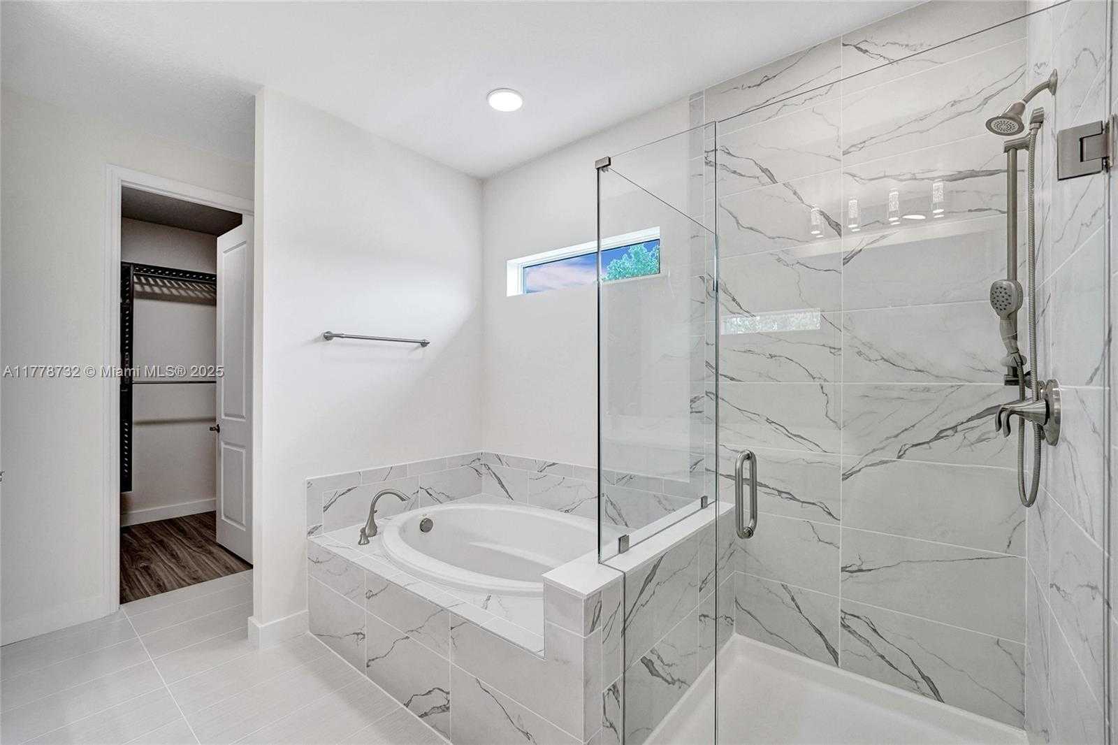 Small Image of 1348 SILK OAK DR, Hollywood Number 39