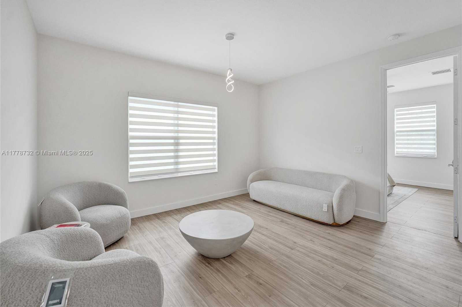 Small Image of 1348 SILK OAK DR, Hollywood Number 43