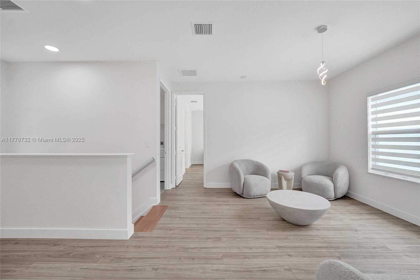 Small Image of 1348 SILK OAK DR, Hollywood Number 44