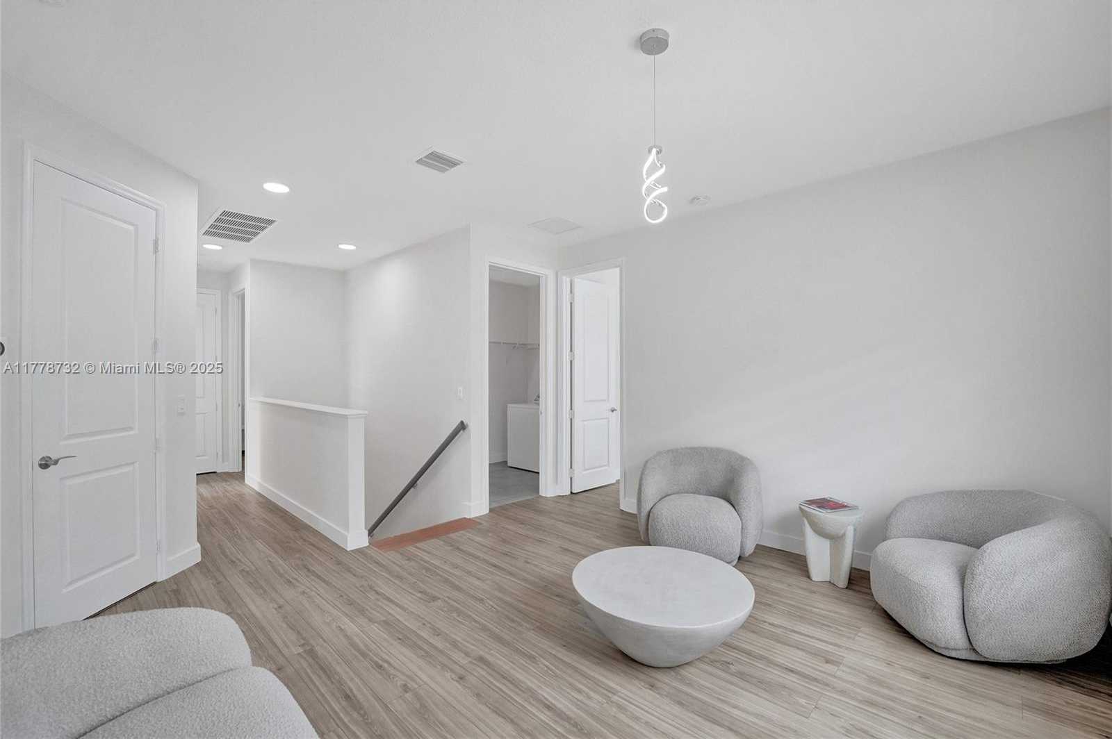 Small Image of 1348 SILK OAK DR, Hollywood Number 45