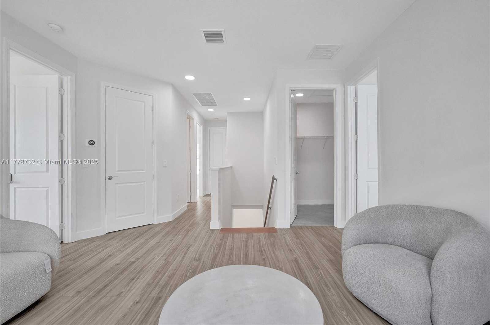 Small Image of 1348 SILK OAK DR, Hollywood Number 46