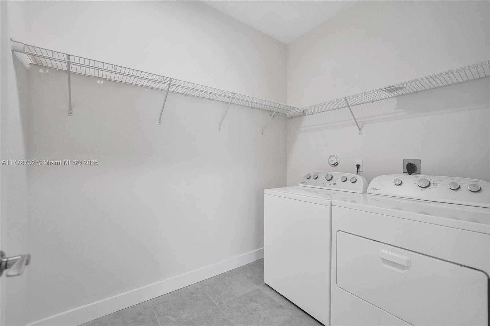 Small Image of 1348 SILK OAK DR, Hollywood Number 47