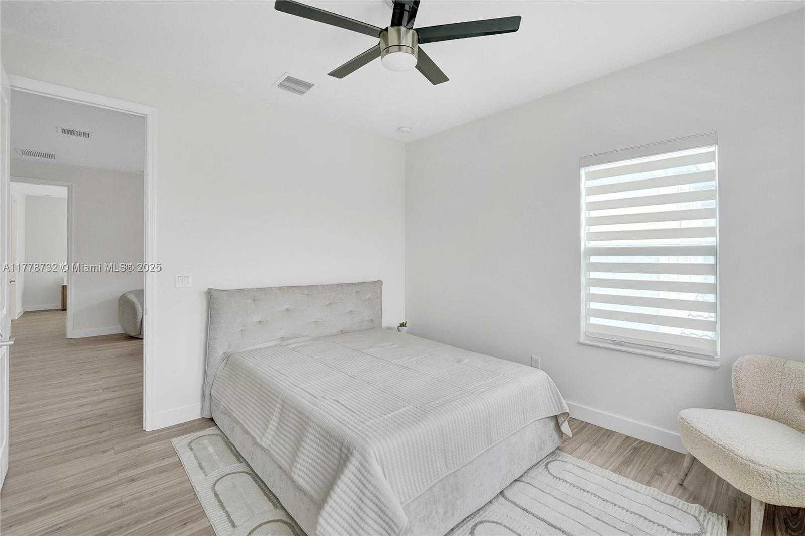 Small Image of 1348 SILK OAK DR, Hollywood Number 49