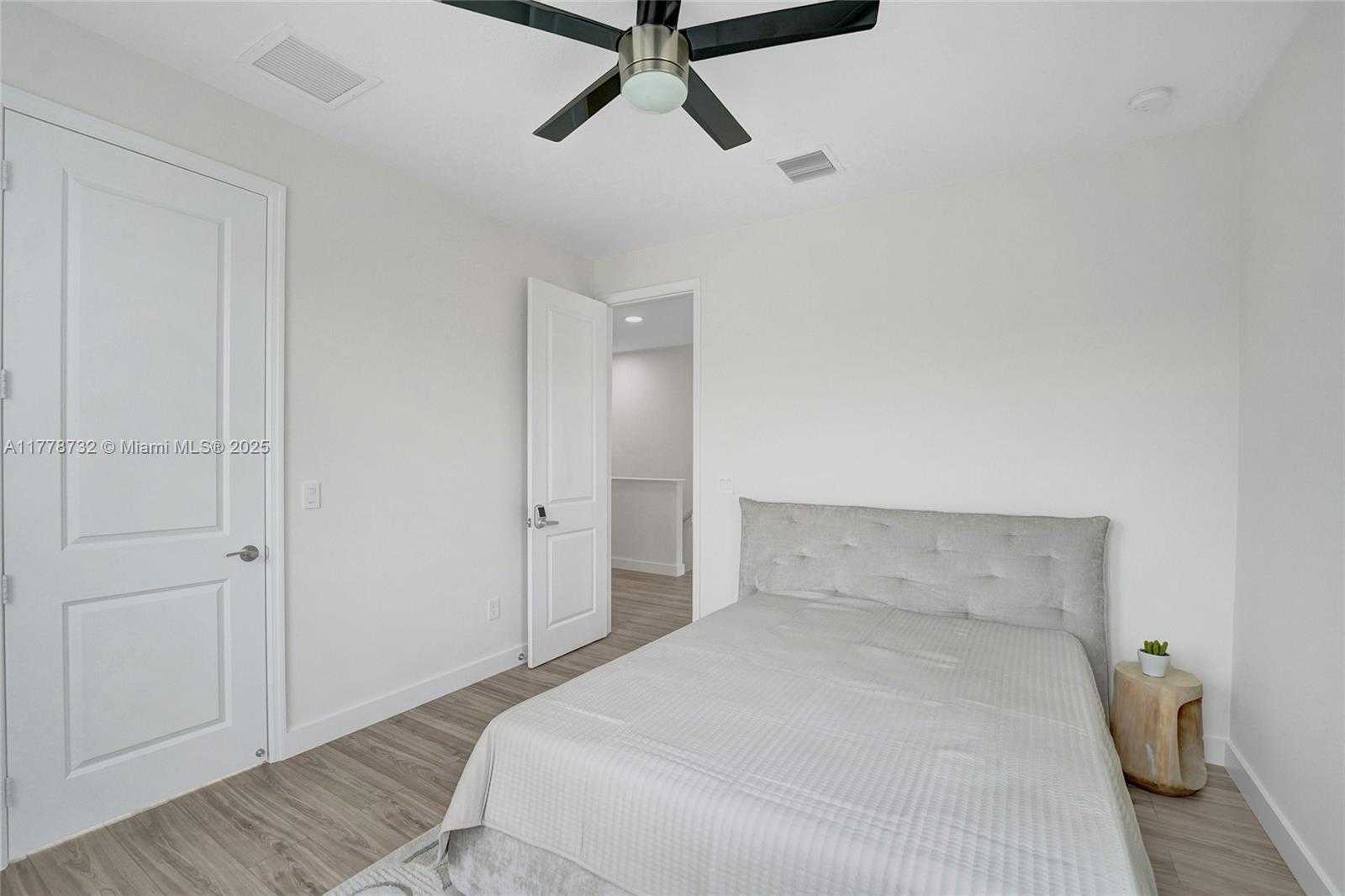 Small Image of 1348 SILK OAK DR, Hollywood Number 50