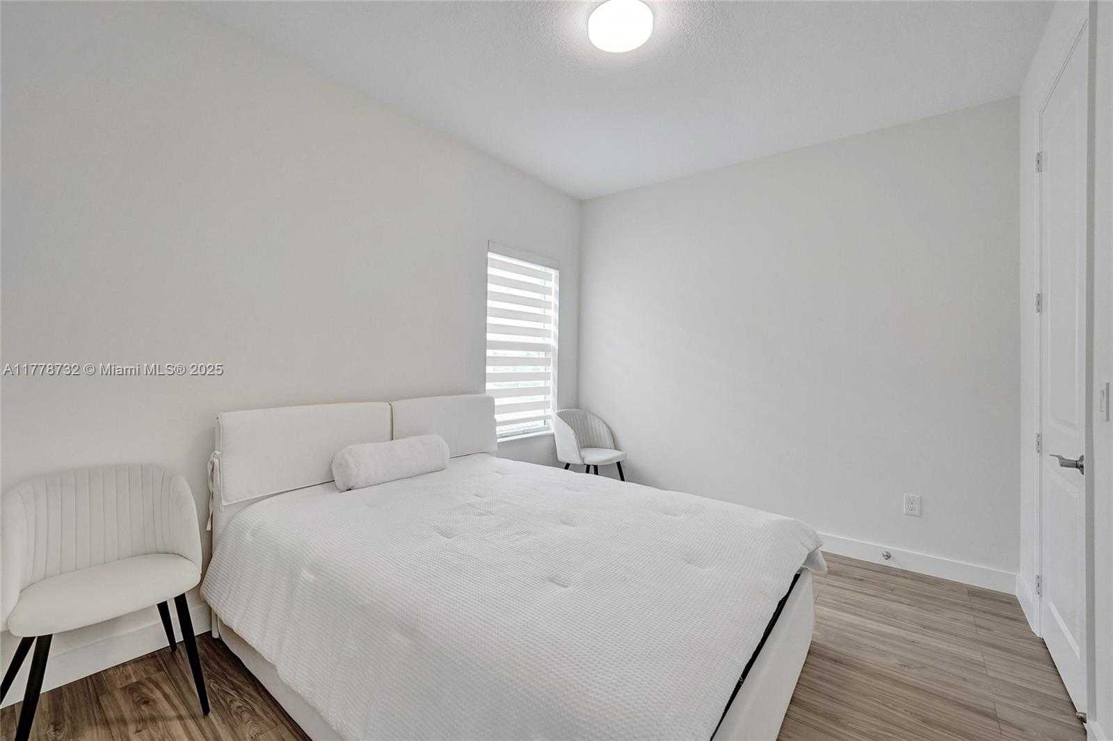 Small Image of 1348 SILK OAK DR, Hollywood Number 56