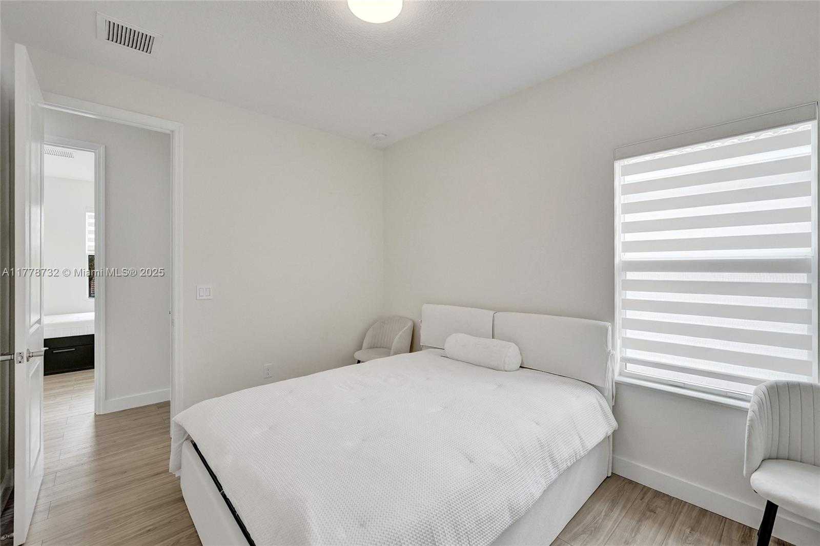 Small Image of 1348 SILK OAK DR, Hollywood Number 57