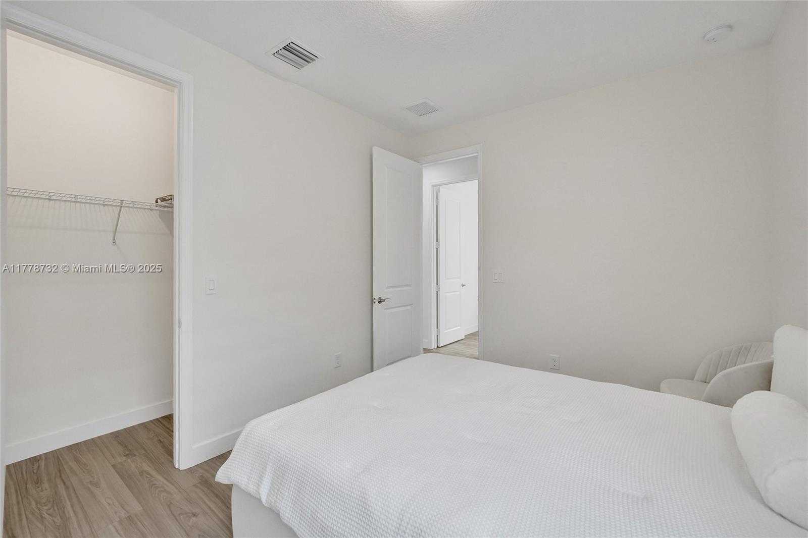 Small Image of 1348 SILK OAK DR, Hollywood Number 58