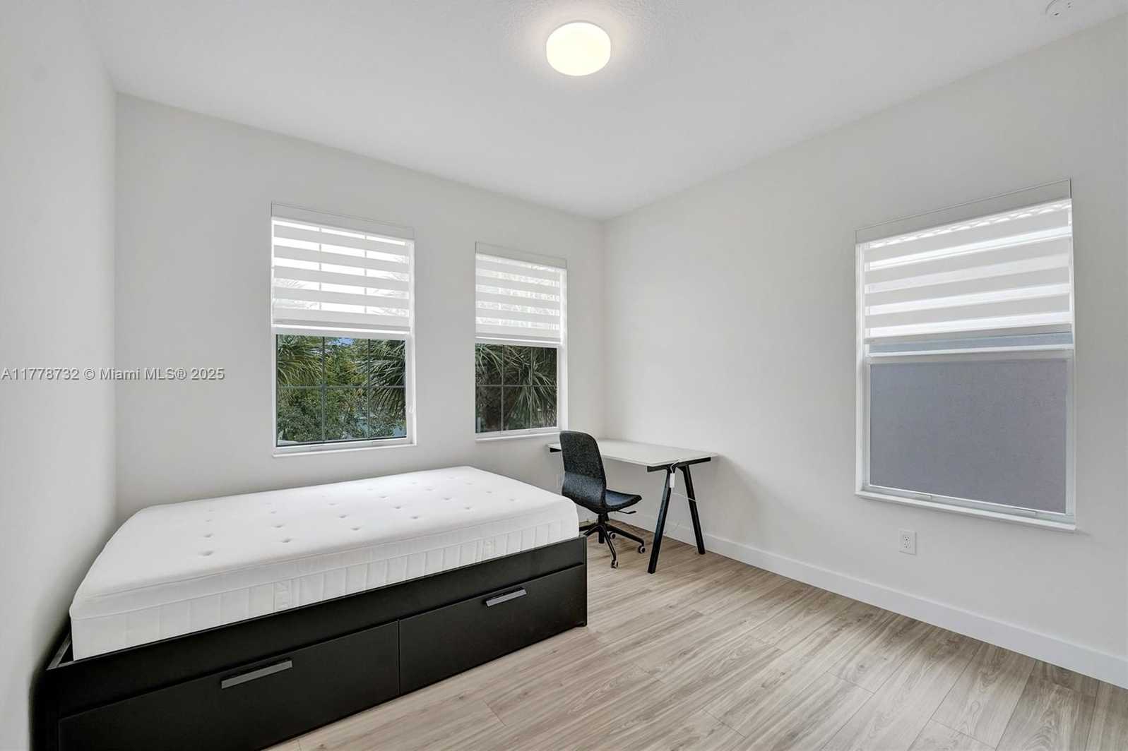 Small Image of 1348 SILK OAK DR, Hollywood Number 59