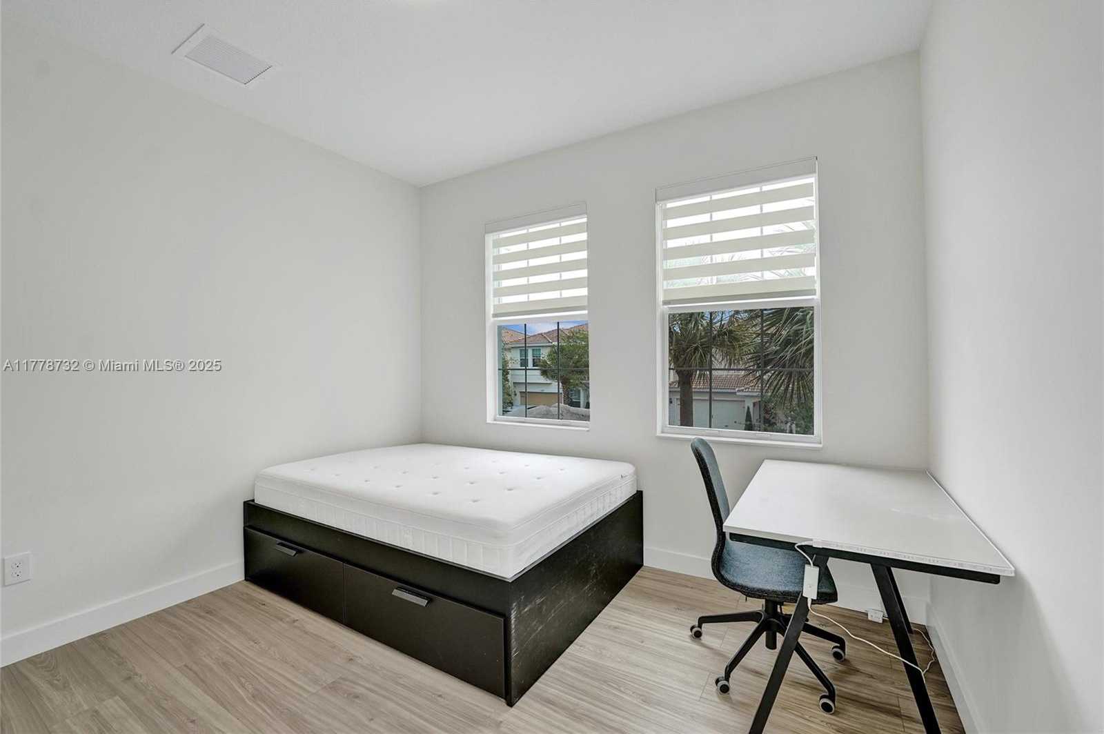 Small Image of 1348 SILK OAK DR, Hollywood Number 60