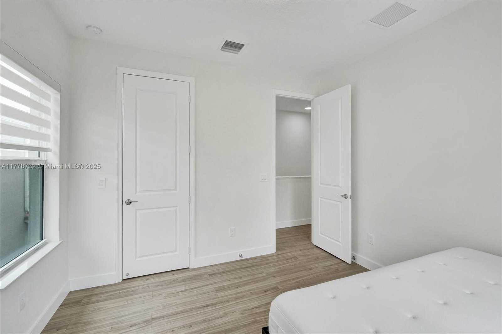 Small Image of 1348 SILK OAK DR, Hollywood Number 61
