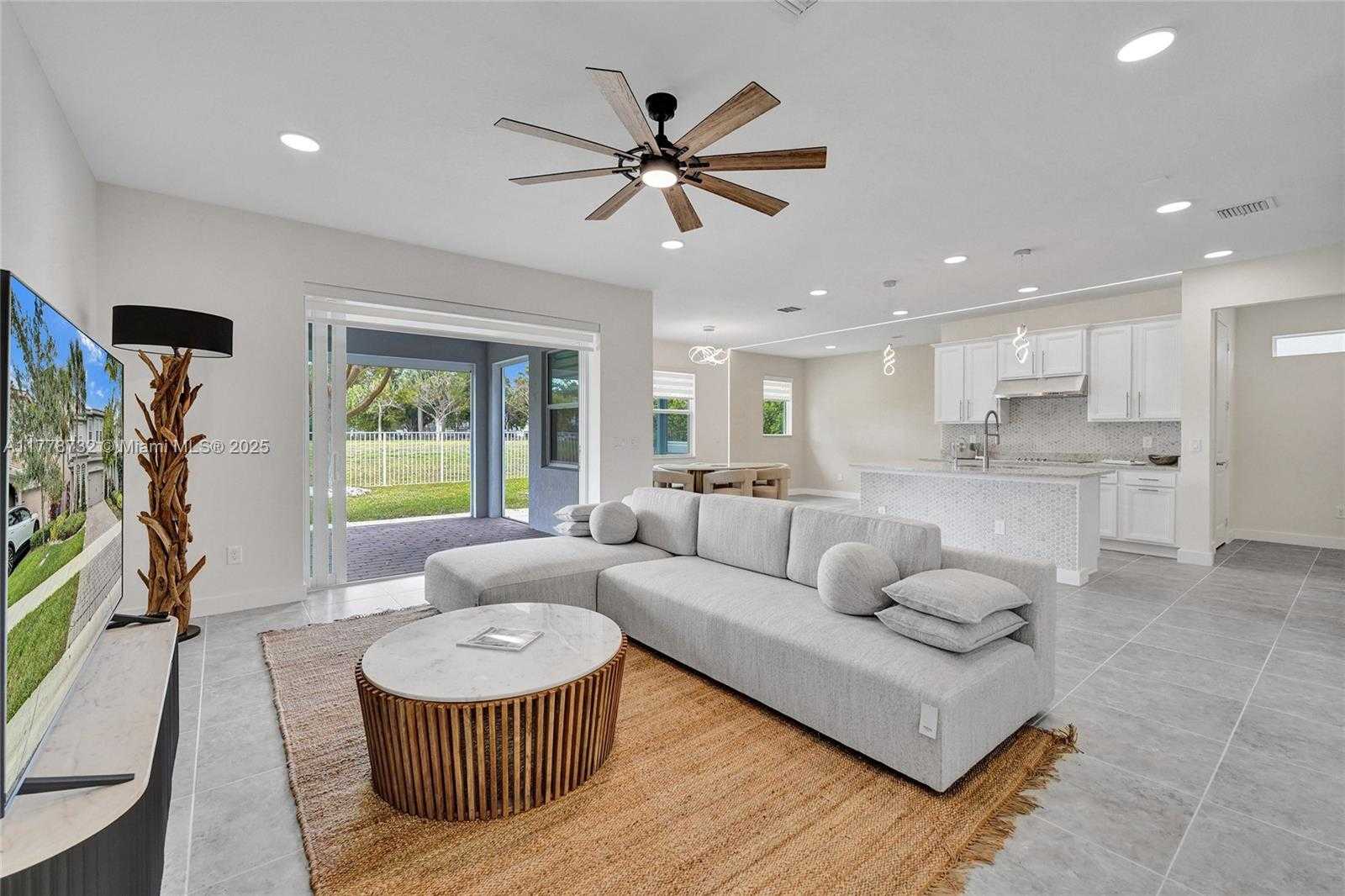Small Image of 1348 SILK OAK DR, Hollywood Number 62