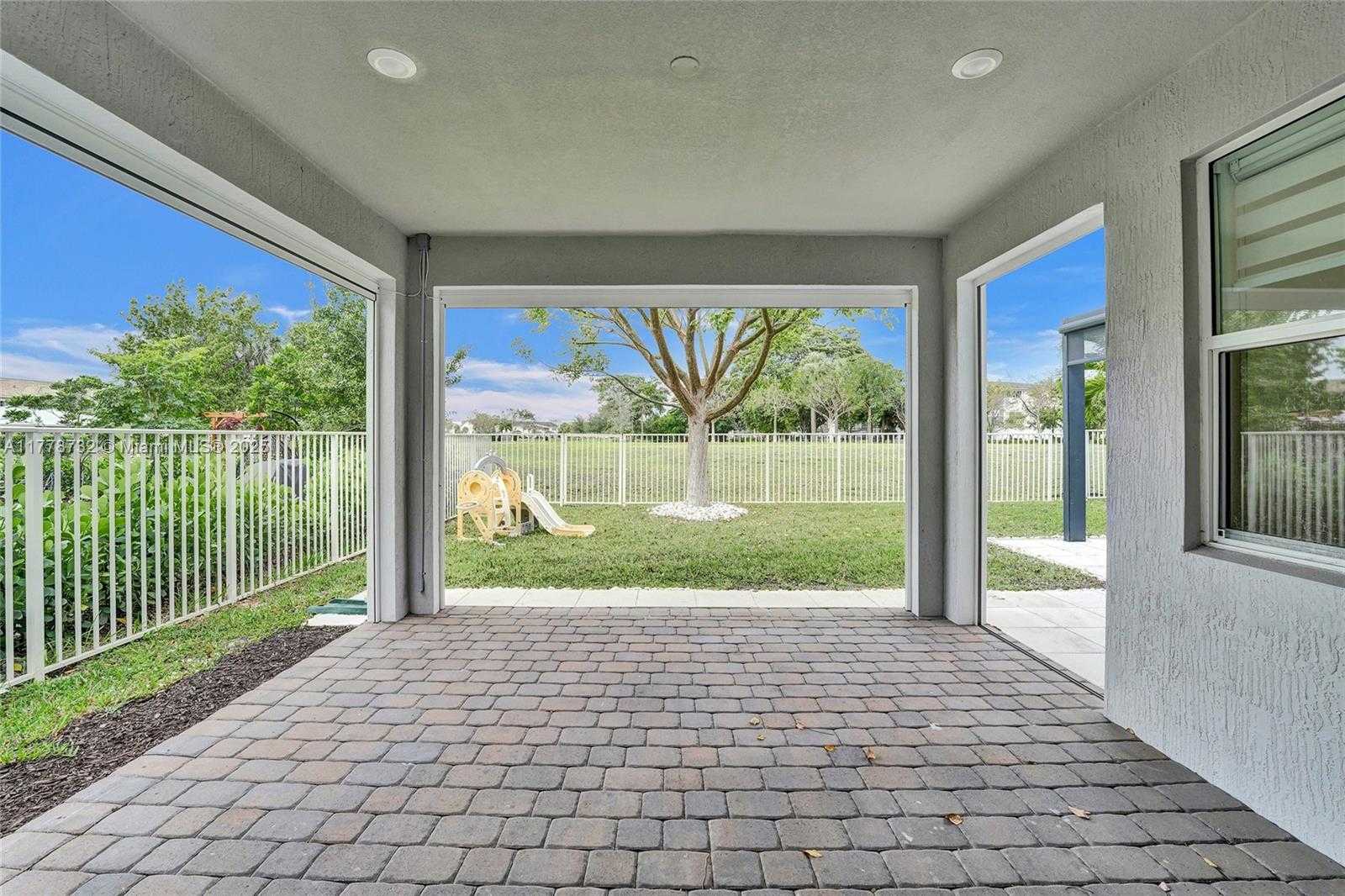 Small Image of 1348 SILK OAK DR, Hollywood Number 65