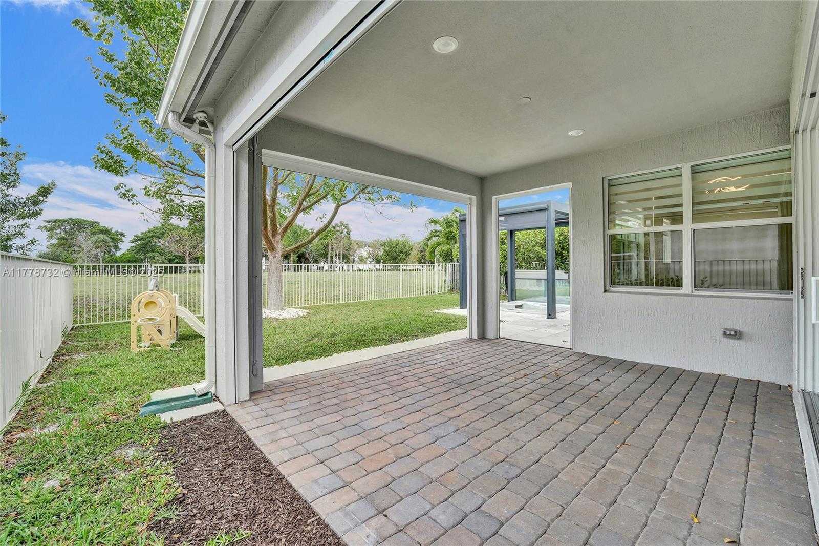 Small Image of 1348 SILK OAK DR, Hollywood Number 66