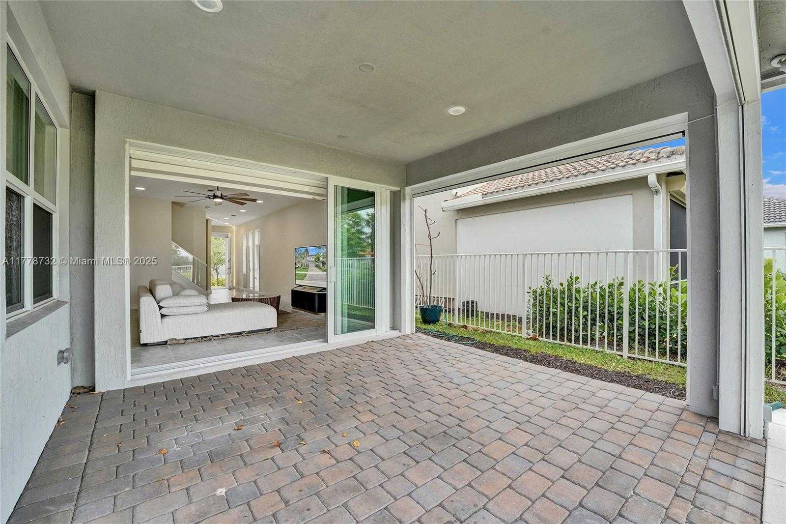 Small Image of 1348 SILK OAK DR, Hollywood Number 67