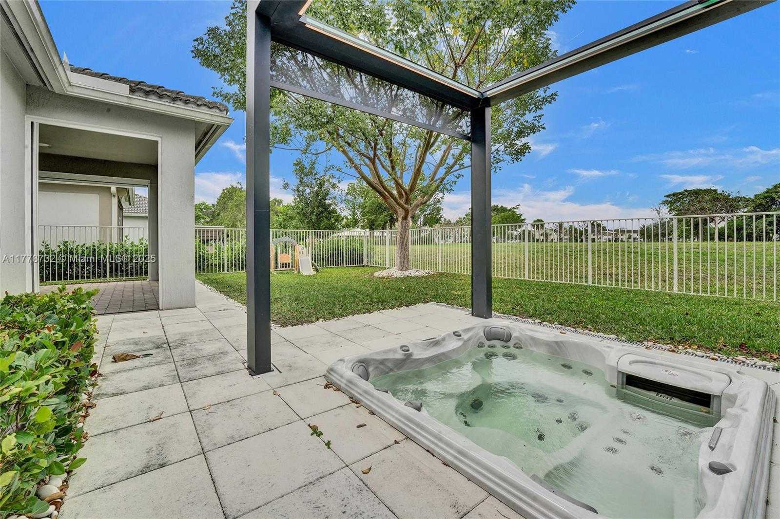 Small Image of 1348 SILK OAK DR, Hollywood Number 71