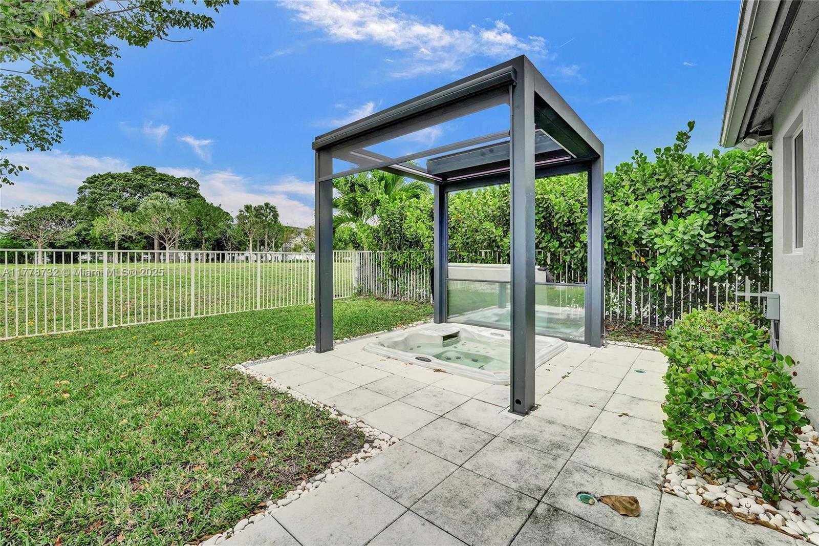 Small Image of 1348 SILK OAK DR, Hollywood Number 72