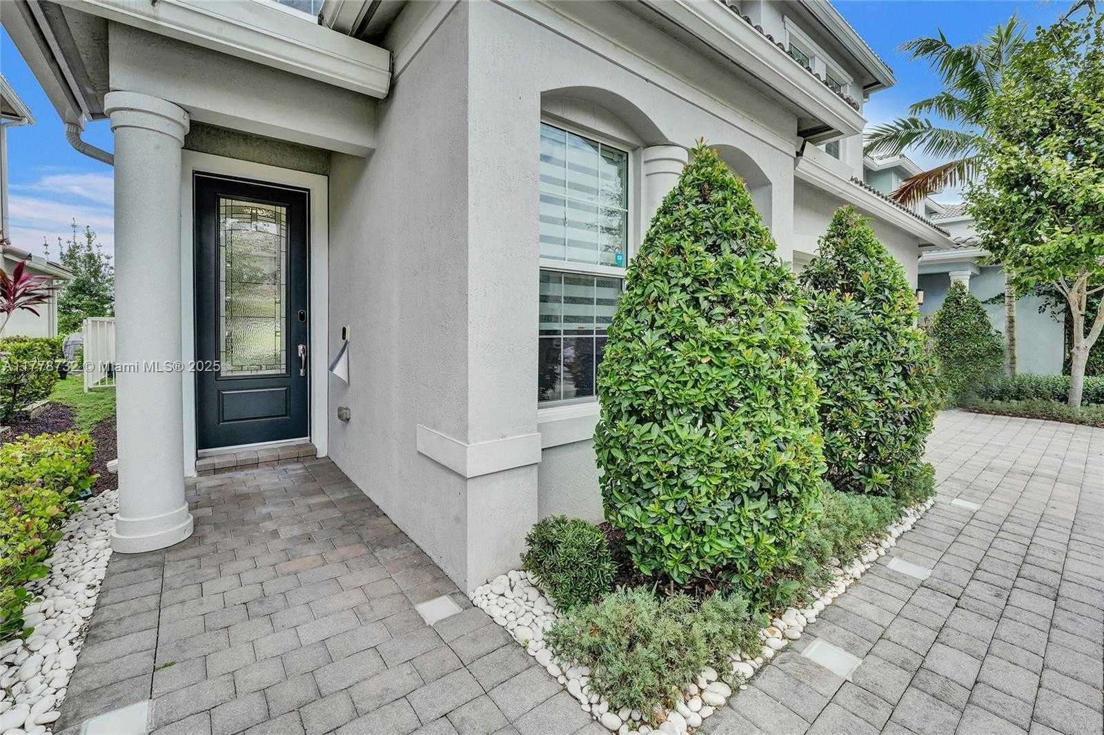 Small Image of 1348 SILK OAK DR, Hollywood Number 74