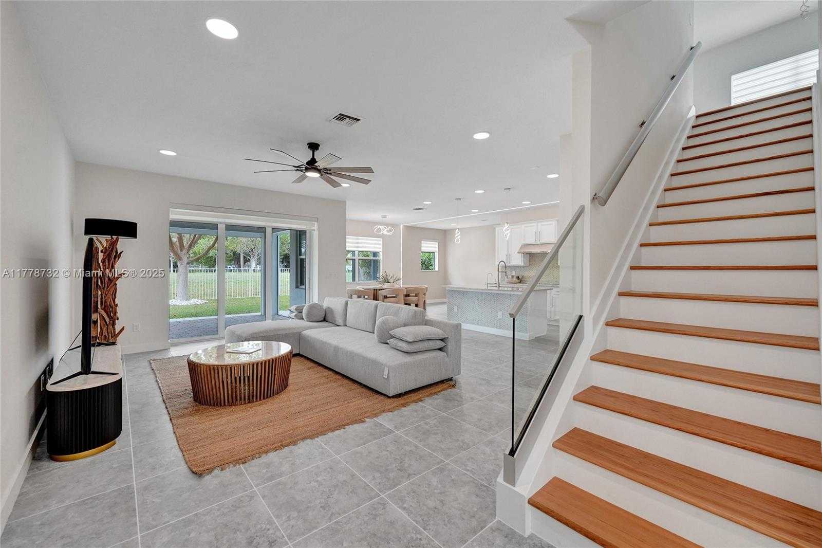 Small Image of 1348 SILK OAK DR, Hollywood Number 8