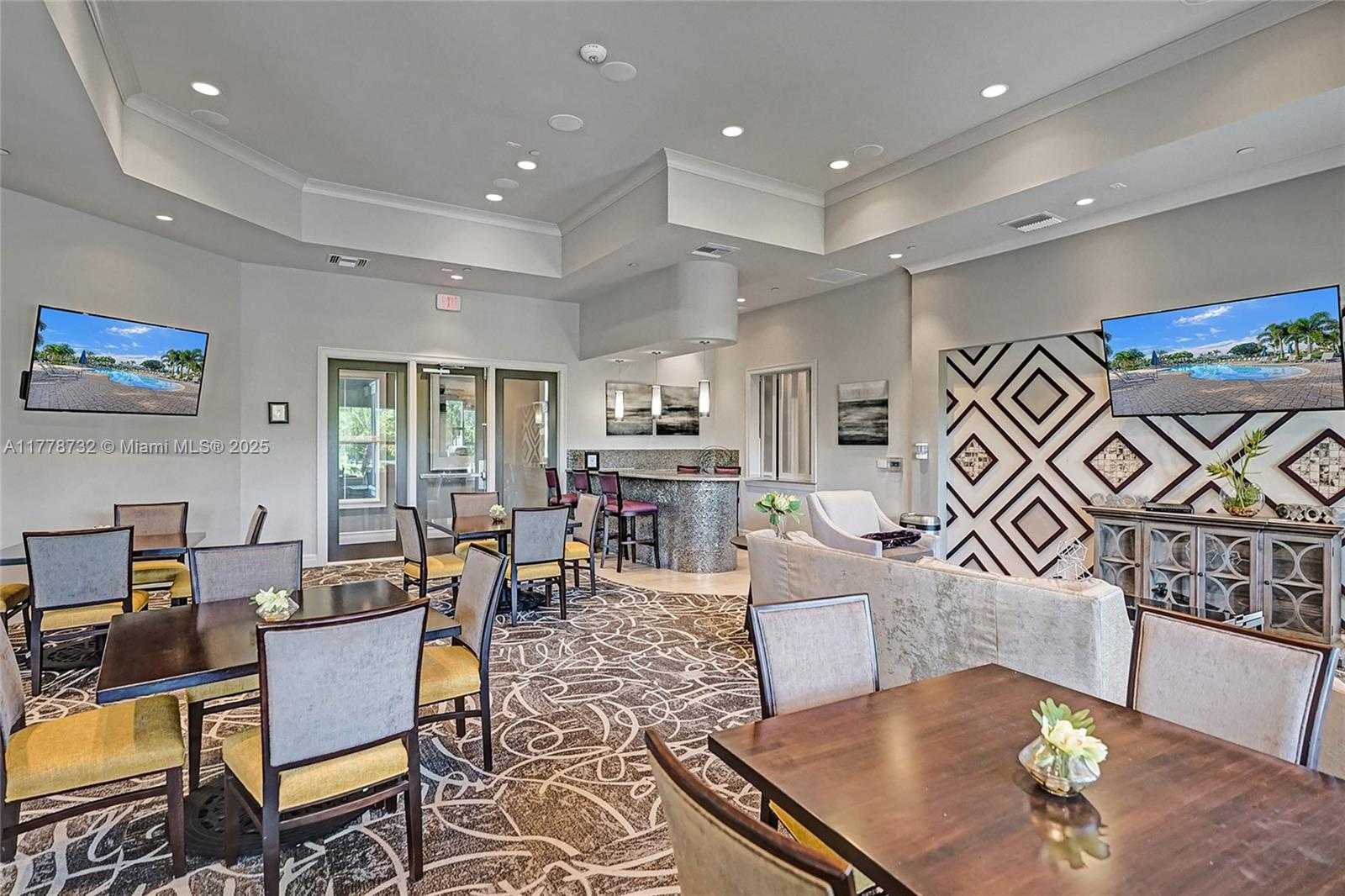 Small Image of 1348 SILK OAK DR, Hollywood Number 80