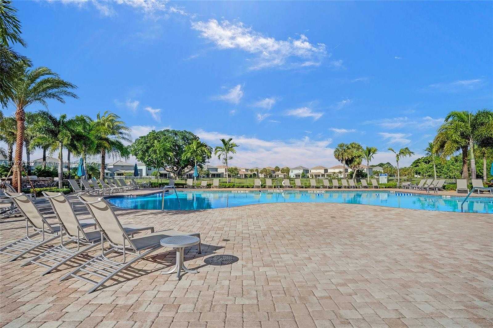 Small Image of 1348 SILK OAK DR, Hollywood Number 84