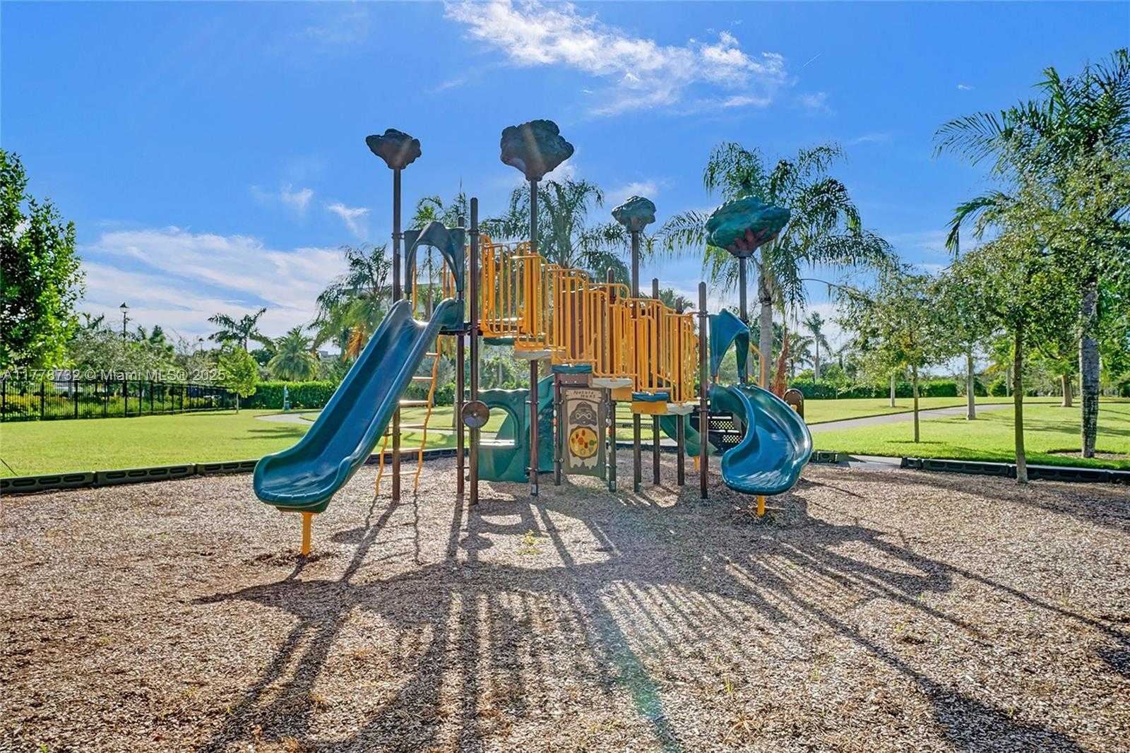 Small Image of 1348 SILK OAK DR, Hollywood Number 87