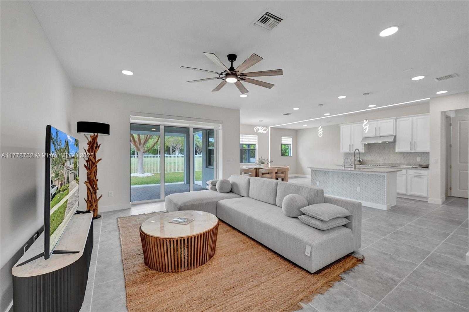 Small Image of 1348 SILK OAK DR, Hollywood Number 9