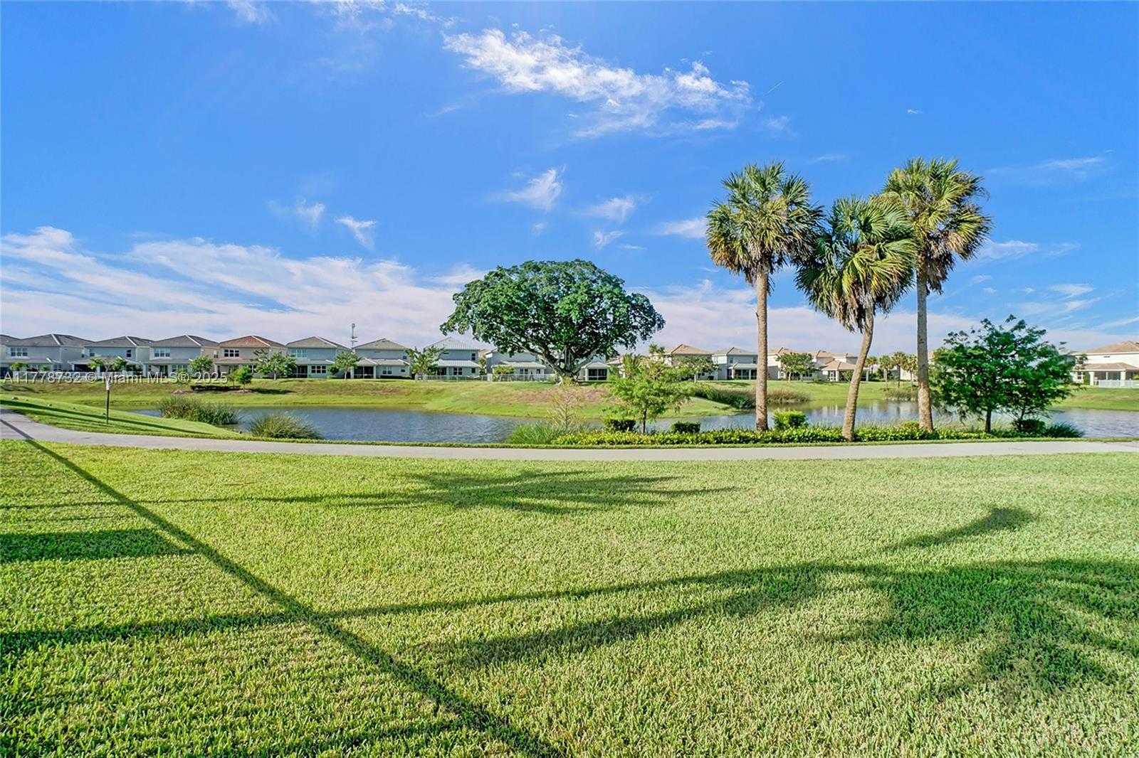 Small Image of 1348 SILK OAK DR, Hollywood Number 90
