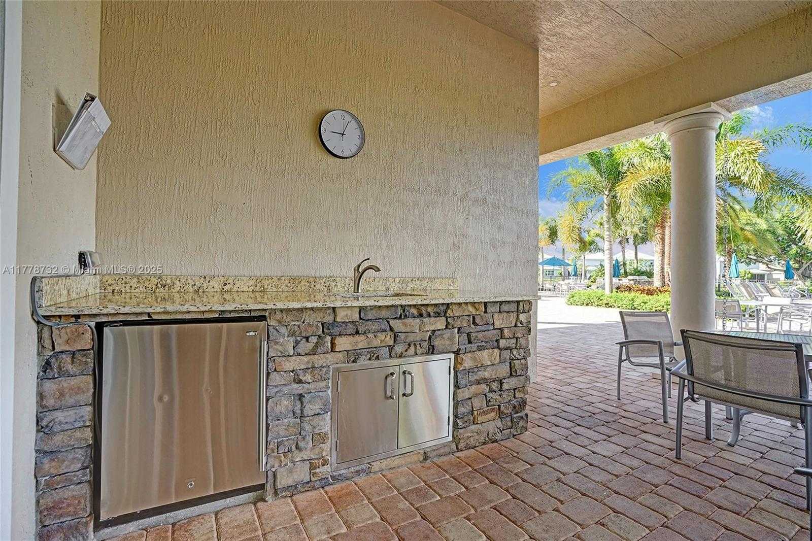 Small Image of 1348 SILK OAK DR, Hollywood Number 92