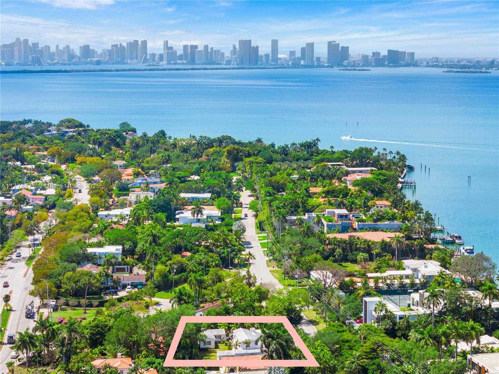Small Image of 6371 NORTH BAY RD, Miami Beach Number 3