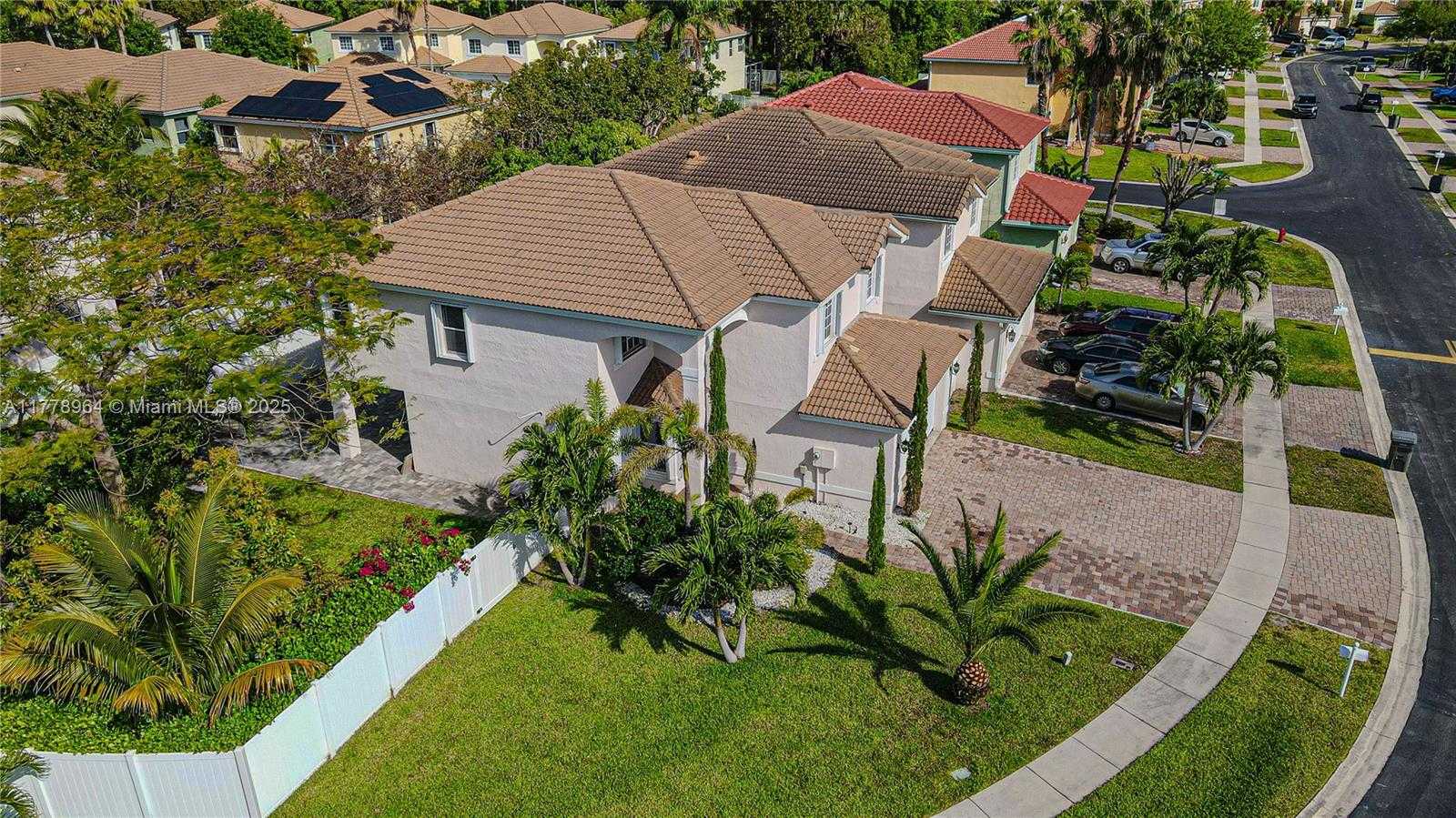 Small Image of 6615 ADRIATIC WAY, West Palm Beach Number 2