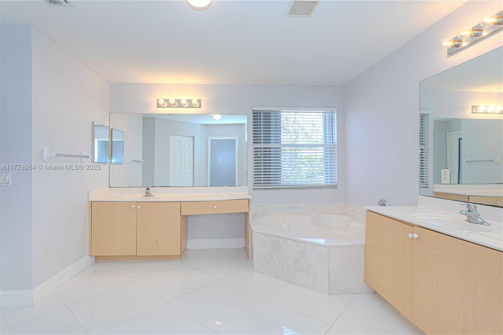 Small Image of 6615 ADRIATIC WAY, West Palm Beach Number 48