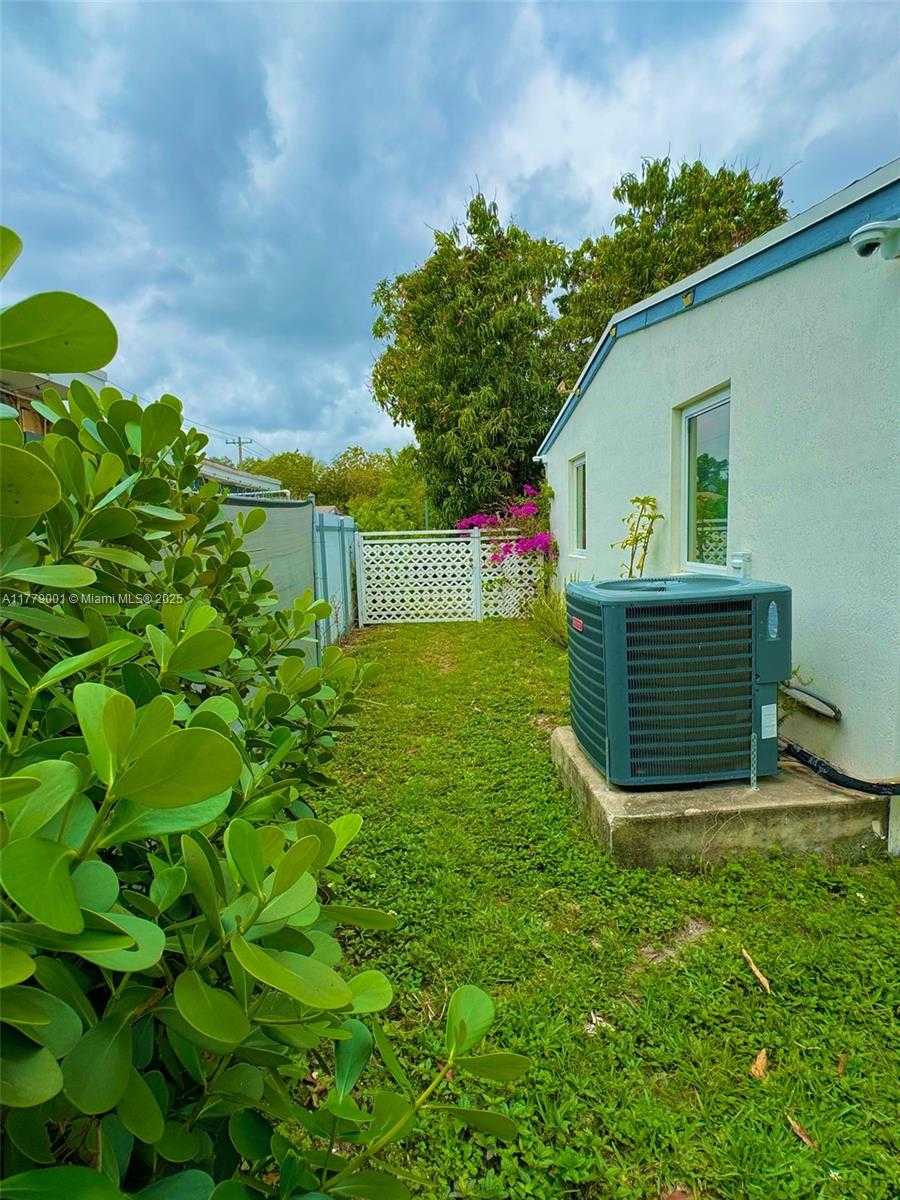 Small Image of 12685 NORTH WEST MIAMI CT, North Miami Number 18